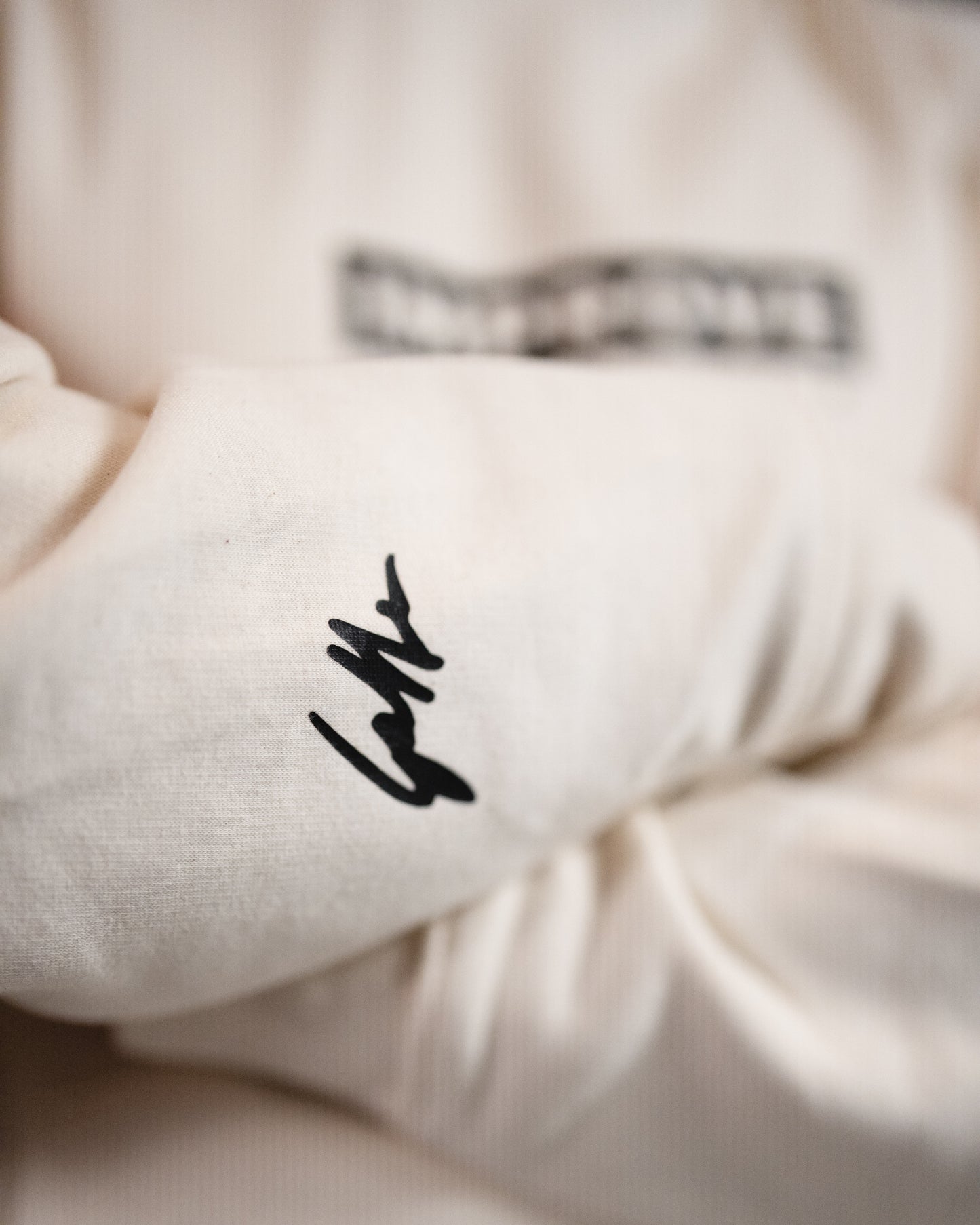 FULL COMMITMENT Hoodie – Cremeweiß