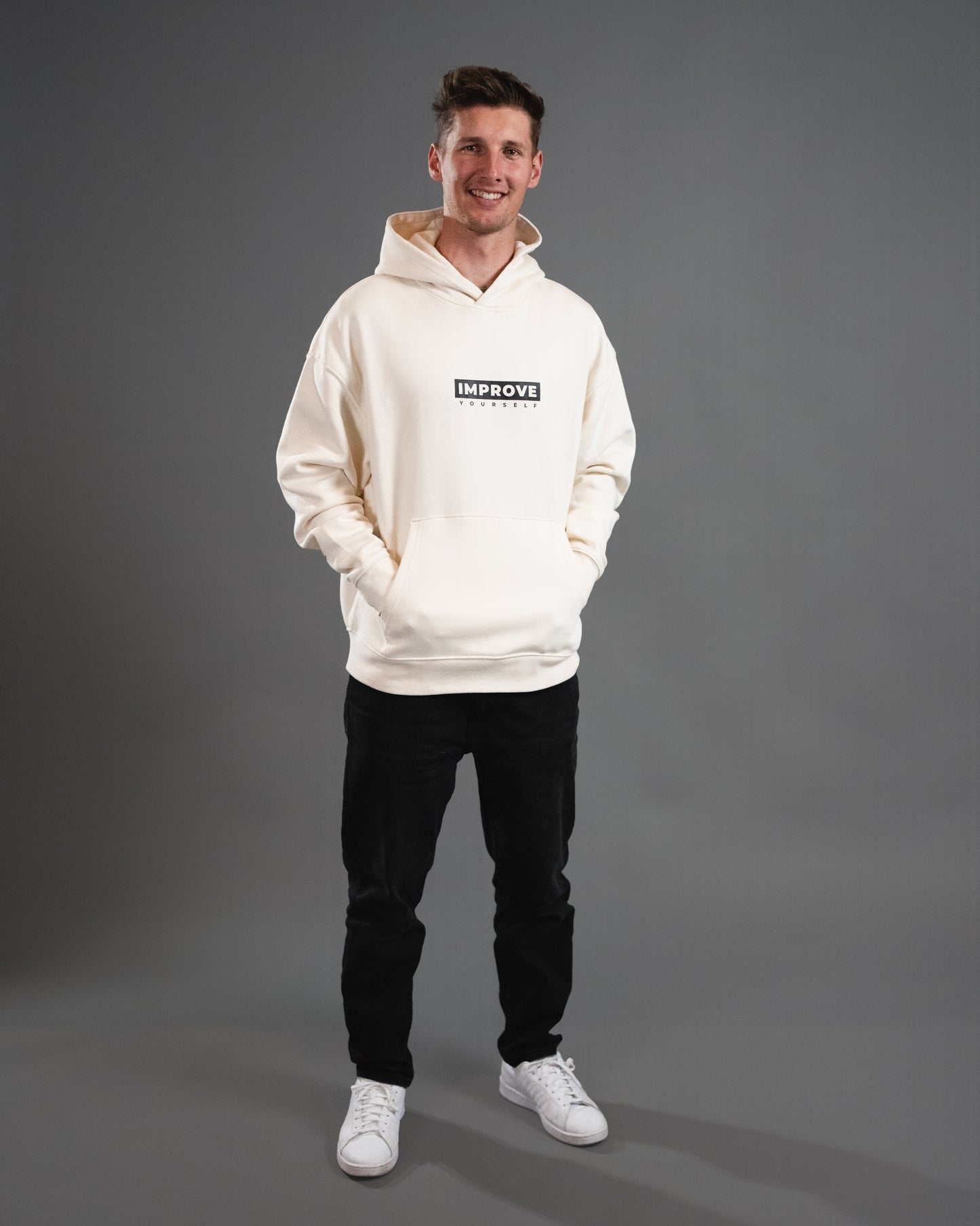 FULL COMMITMENT Hoodie – Cremeweiß