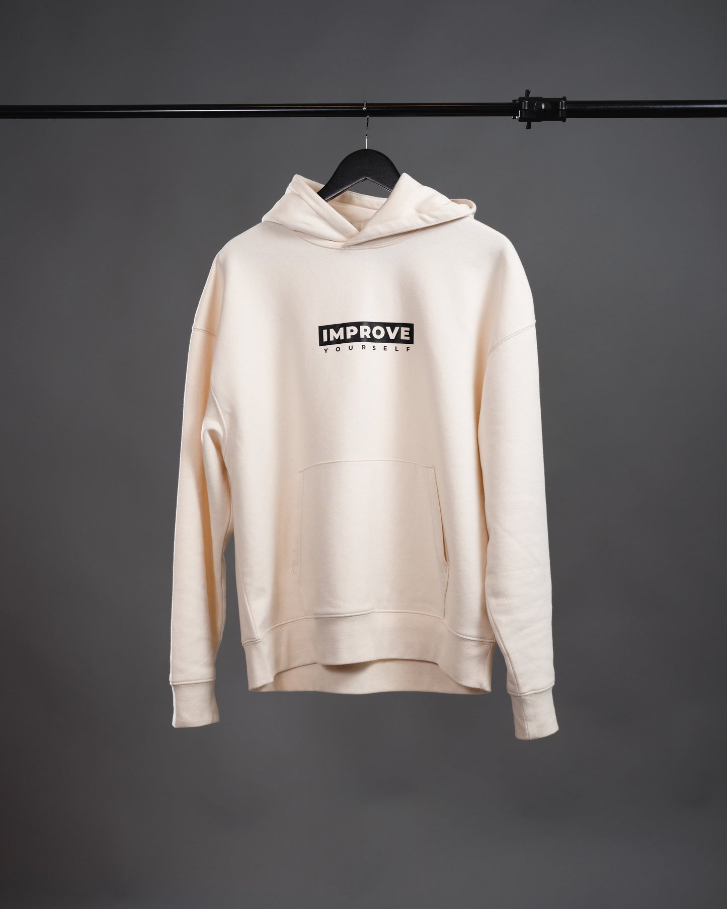 FULL COMMITMENT Hoodie – Cremeweiß