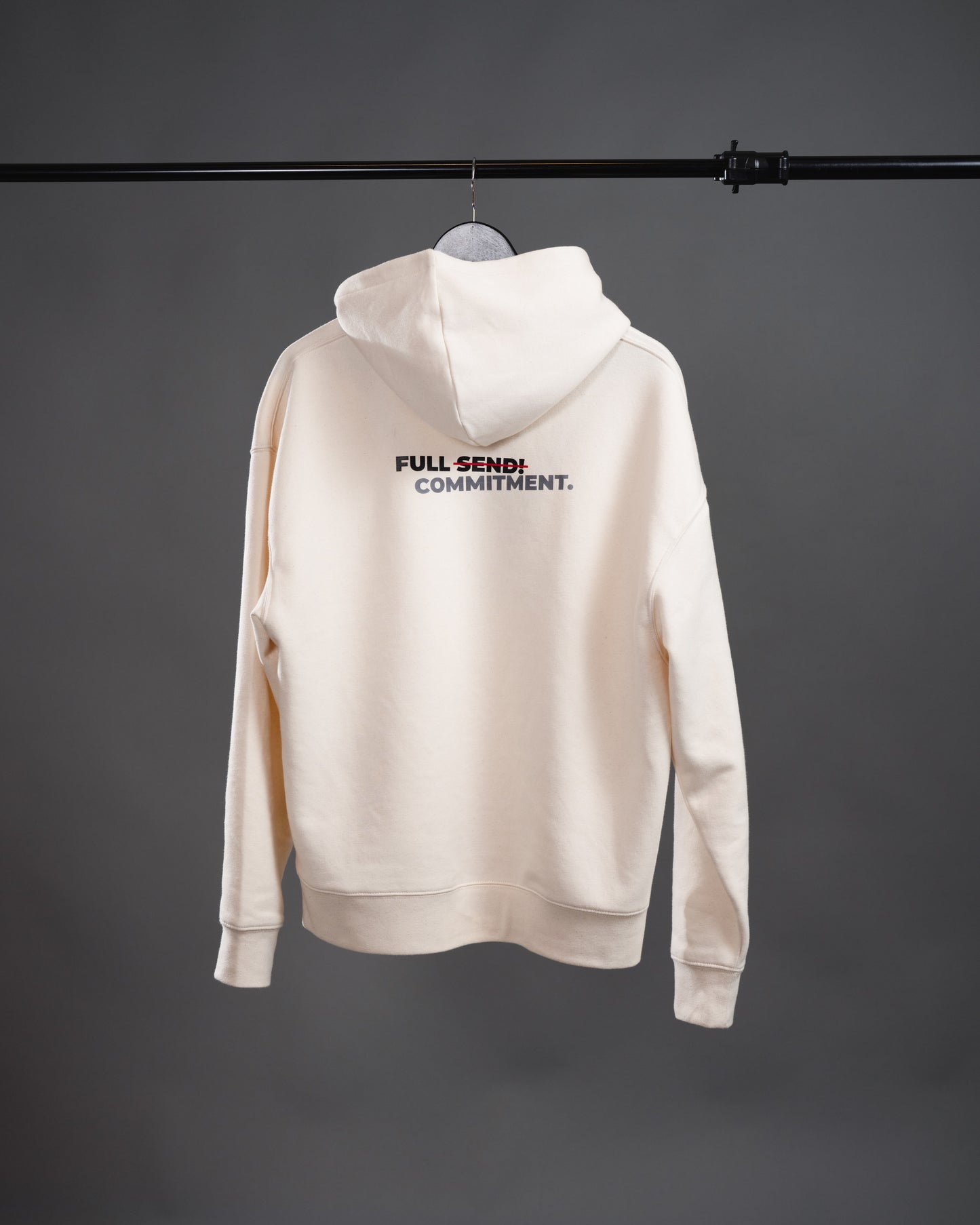 FULL COMMITMENT Hoodie – Cremeweiß